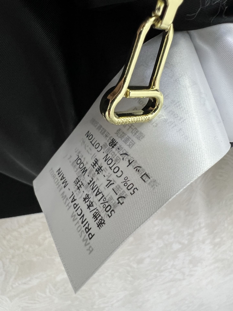 l0vis Vvtt0n outwear